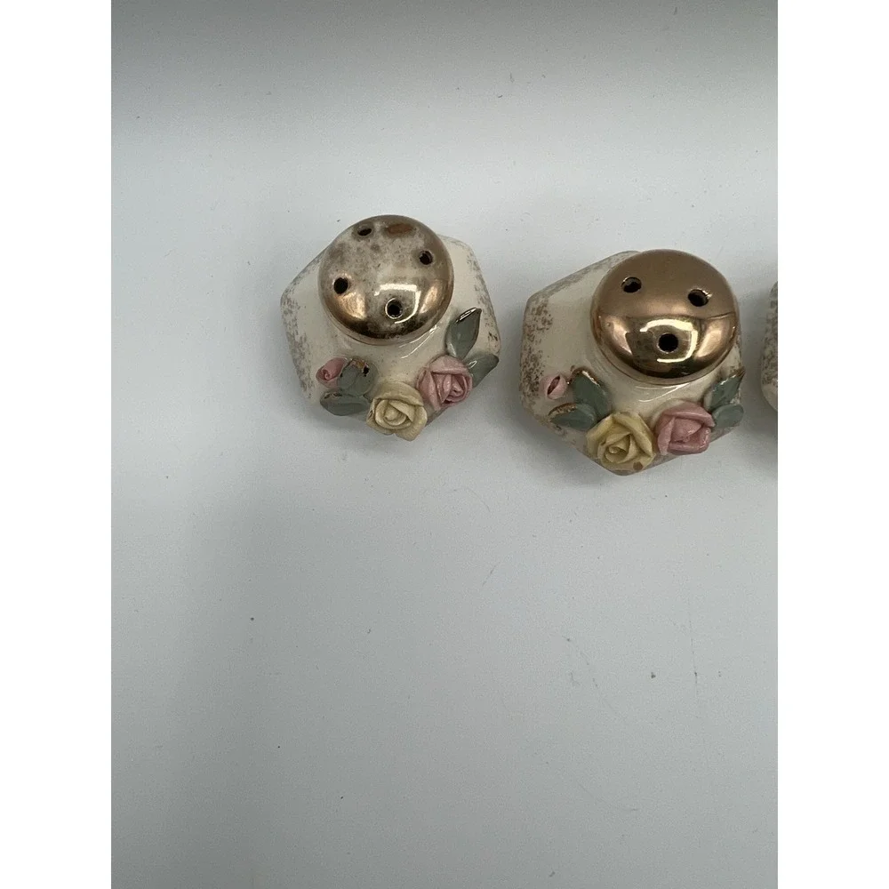 Vtg Lefton Salt N Pepper Set 3D Applied Flowers‎ Gold Accent Porcelain Japan AC